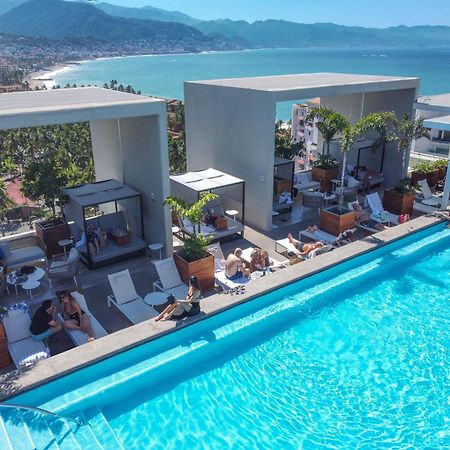 פוארטו ואלארטה Hotel Mio Vallarta Unique & Different- Adults Only מראה חיצוני תמונה Rooftop pool at the hotel