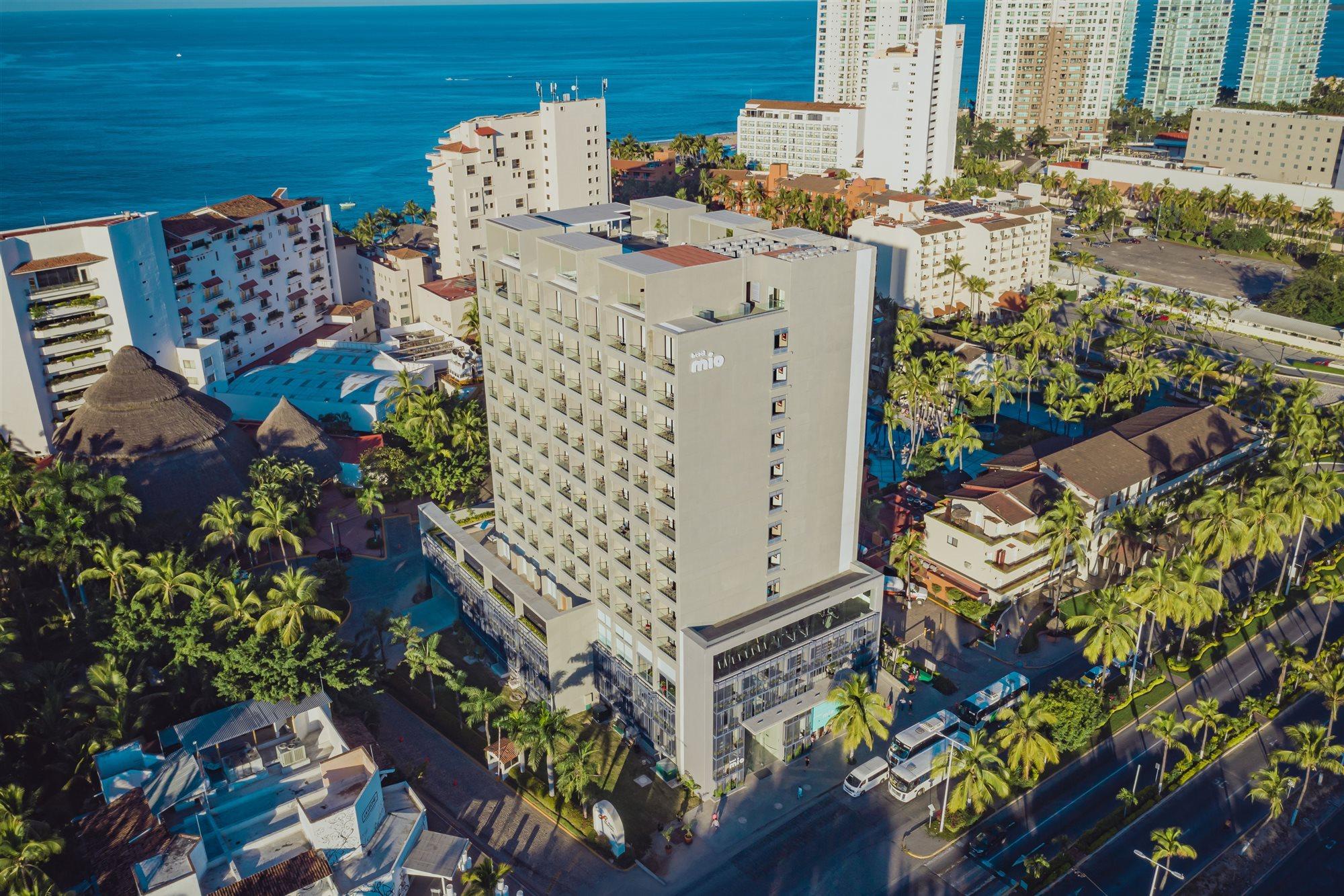 פוארטו ואלארטה Hotel Mio Vallarta Unique & Different- Adults Only מראה חיצוני תמונה Aerial view of the hotel