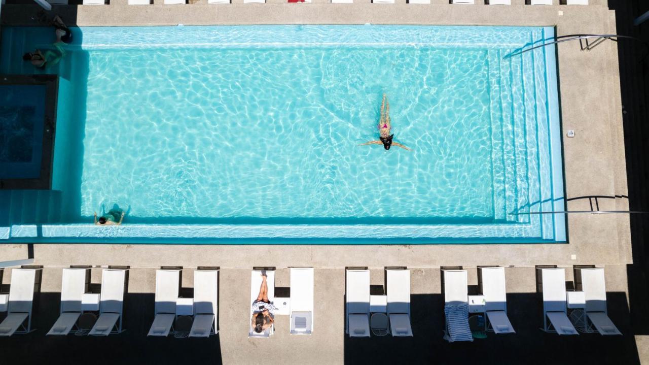 פוארטו ואלארטה Hotel Mio Vallarta Unique & Different- Adults Only מראה חיצוני תמונה The rooftop pool at the Standard East Village