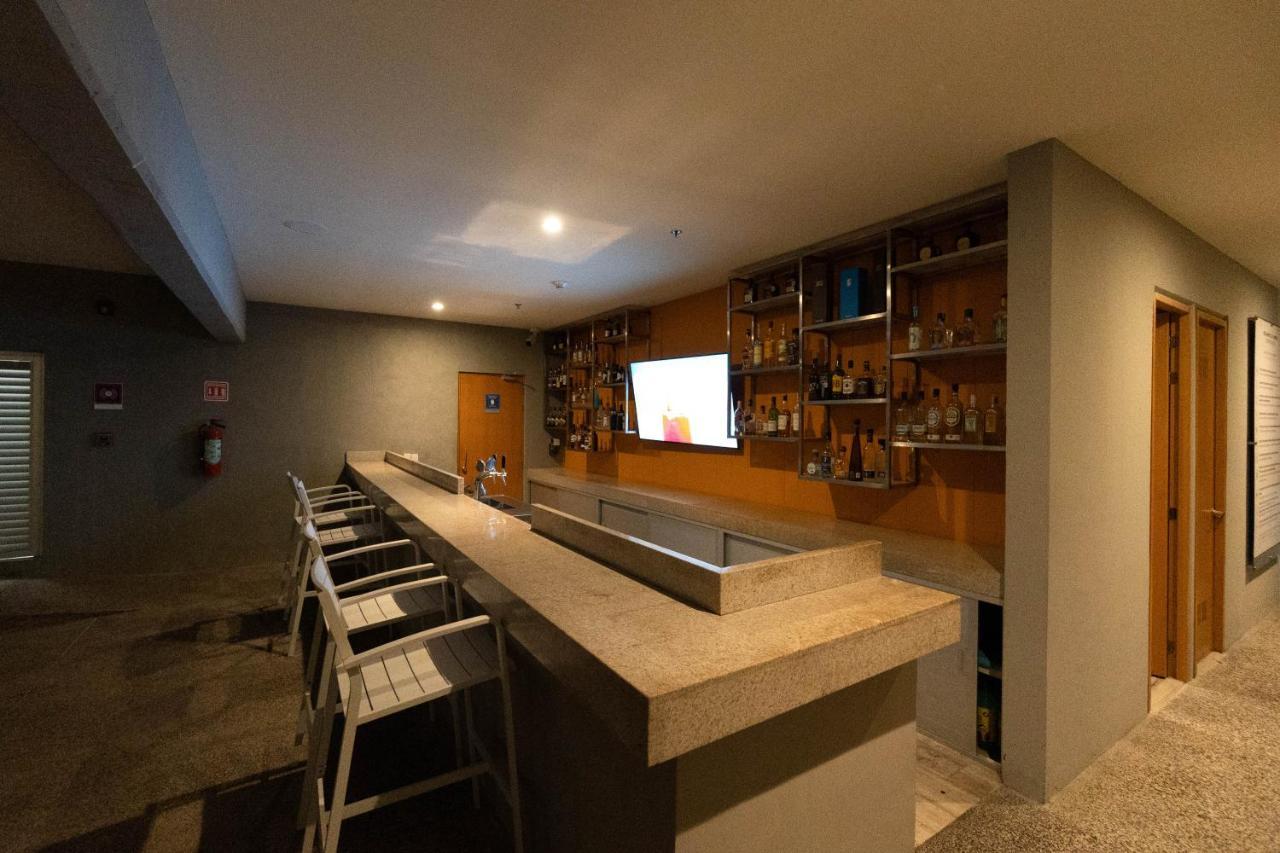 פוארטו ואלארטה Hotel Mio Vallarta Unique & Different- Adults Only מראה חיצוני תמונה A bar in a hotel