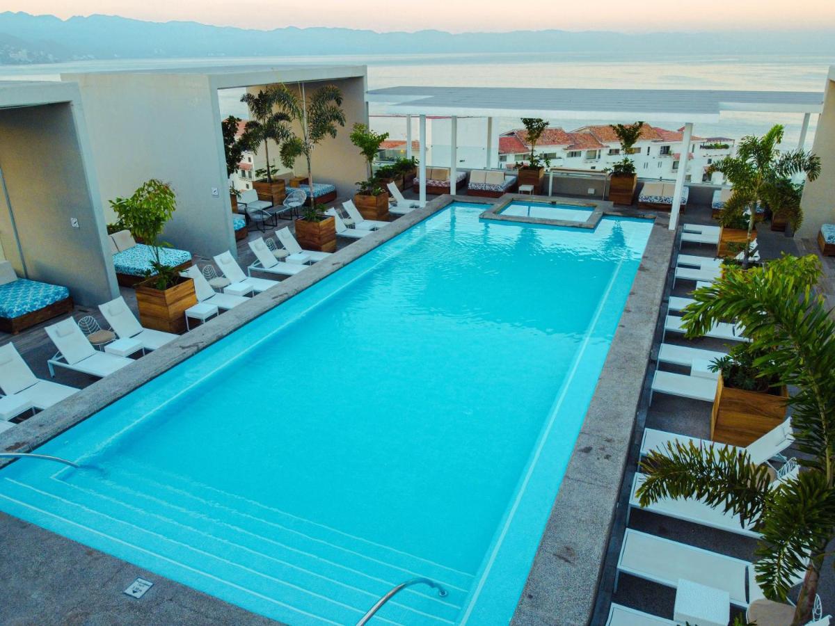 פוארטו ואלארטה Hotel Mio Vallarta Unique & Different- Adults Only מראה חיצוני תמונה Rooftop pool at the Hotel